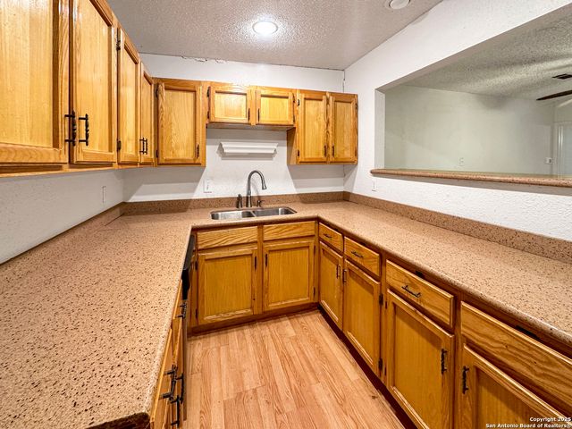 547 Queen Anne Ct, San Antonio, TX 78209