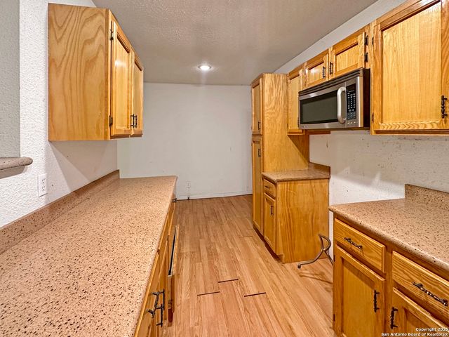 547 Queen Anne Ct, San Antonio, TX 78209