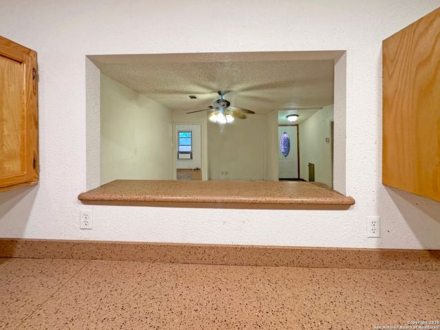 547 Queen Anne Ct, San Antonio, TX 78209