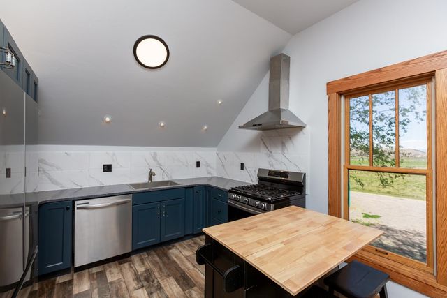 30394 J Road, Hotchkiss, CO 81419