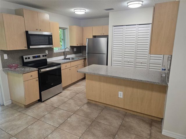 9440 SW 169th St 00, Palmetto Bay, FL 33157