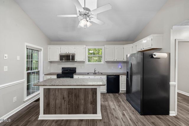 424 Newburgh Drive, Fayetteville, NC 28311