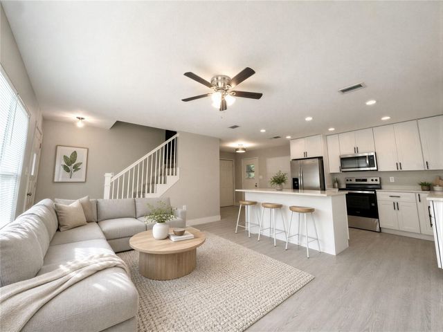2807 WYNDHAM LANE, Orlando, FL 32808