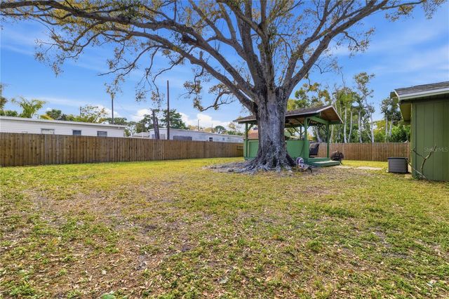 10776 124TH AVENUE N, Seminole, FL 33778