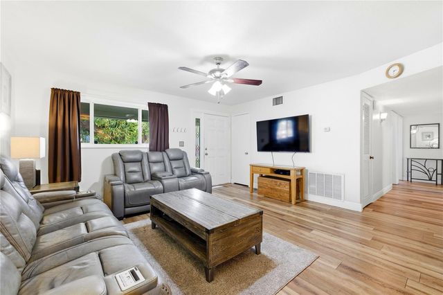 10776 124TH AVENUE N, Seminole, FL 33778