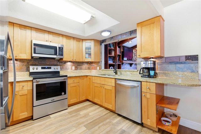 10776 124TH AVENUE N, Seminole, FL 33778