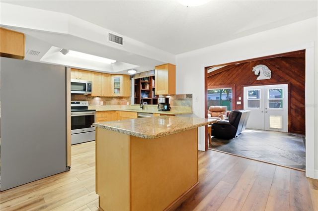 10776 124TH AVENUE N, Seminole, FL 33778