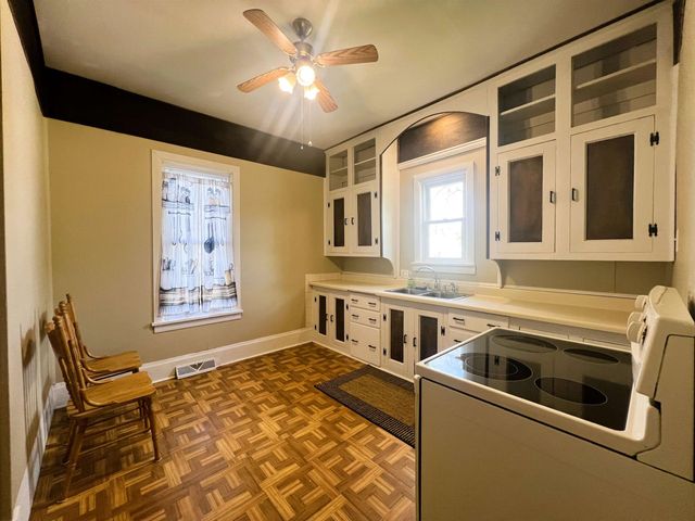 252 N Oakdale, Salina, KS 67401