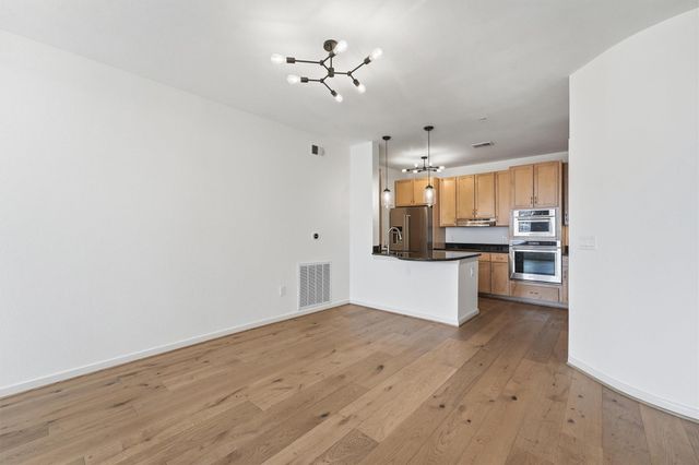 505 Jackson Hill Street 307, Houston, TX 77007