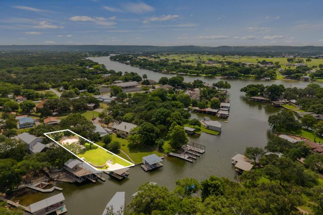 2350 Wisteria DR, Kingsland, TX 78639