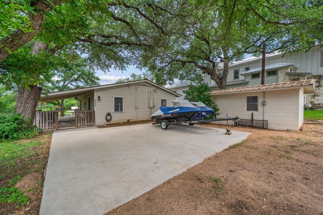 2350 Wisteria DR, Kingsland, TX 78639