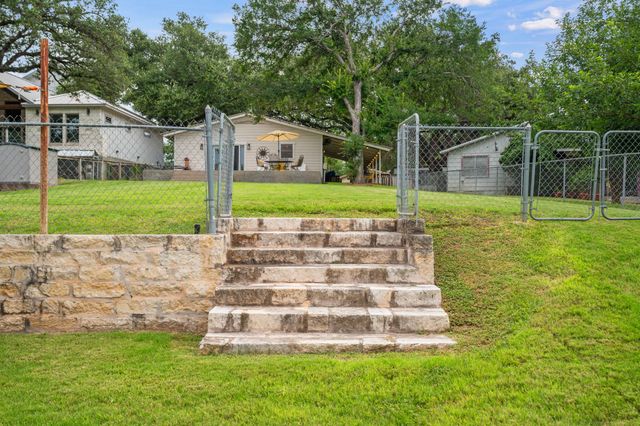 2350 Wisteria DR, Kingsland, TX 78639