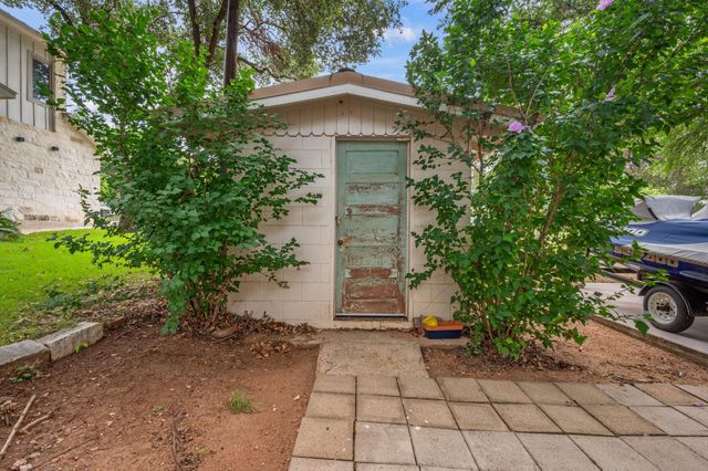 2350 Wisteria DR, Kingsland, TX 78639