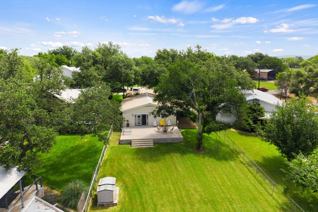 2350 Wisteria DR, Kingsland, TX 78639