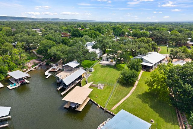 2350 Wisteria DR, Kingsland, TX 78639
