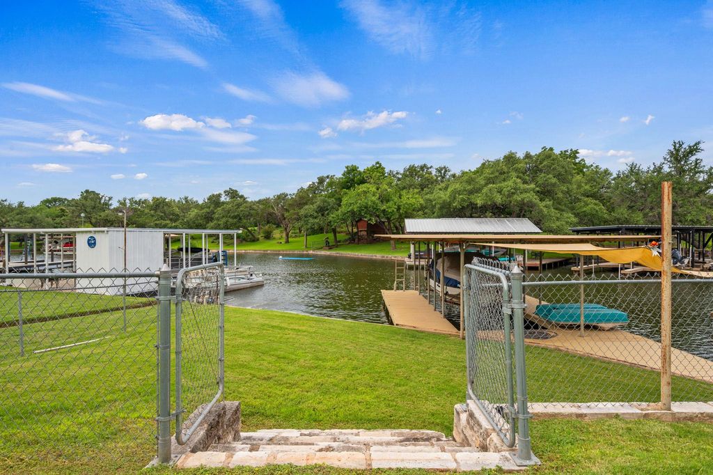 2350 Wisteria DR, Kingsland, TX 78639
