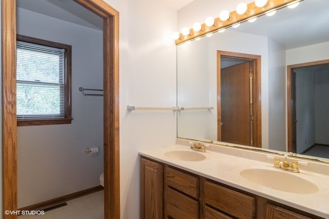 106 E Fox Road, Yorkville, IL 60560