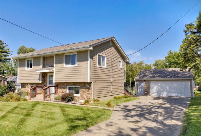 6447 Washington Avenue, Windsor Heights, IA 50324