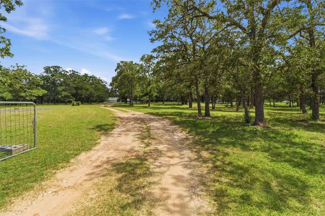 7921 Vista Ranch RD, Smithville, TX 78957