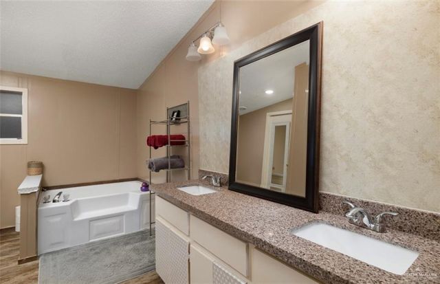 9231 Solana Drive, Monte Alto, TX 78538