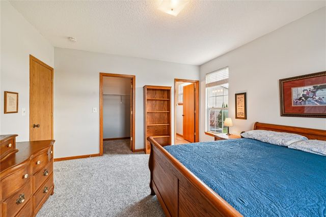 6305 Greenbriar Lane SW B, Cedar Rapids, IA 52404