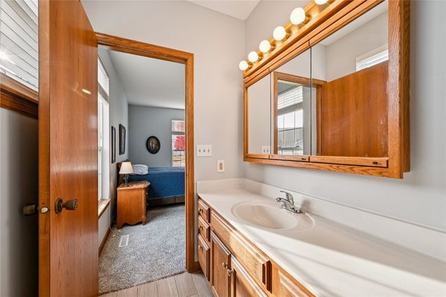 6305 Greenbriar Lane SW B, Cedar Rapids, IA 52404