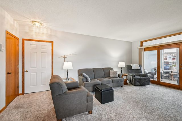 6305 Greenbriar Lane SW B, Cedar Rapids, IA 52404