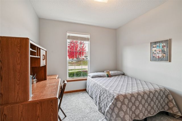 6305 Greenbriar Lane SW B, Cedar Rapids, IA 52404