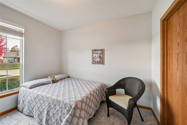 6305 Greenbriar Lane SW B, Cedar Rapids, IA 52404