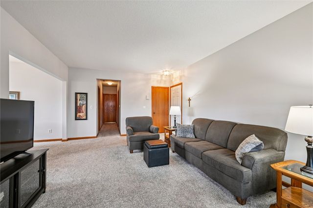 6305 Greenbriar Lane SW B, Cedar Rapids, IA 52404