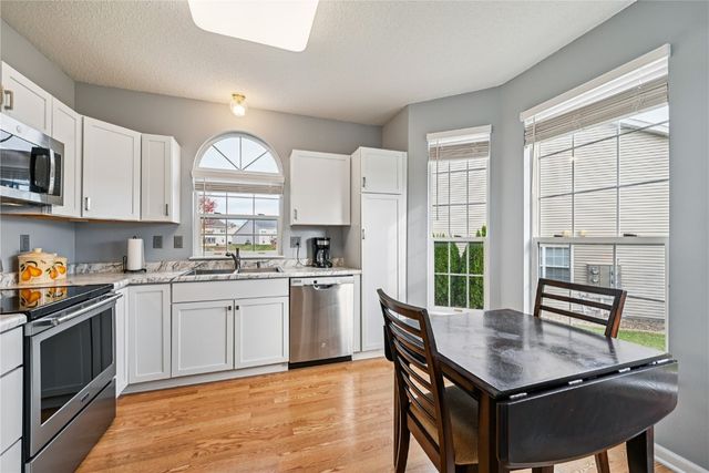 6305 Greenbriar Lane SW B, Cedar Rapids, IA 52404