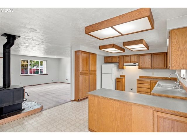 1423 32ND Ave, Albany, OR 97322