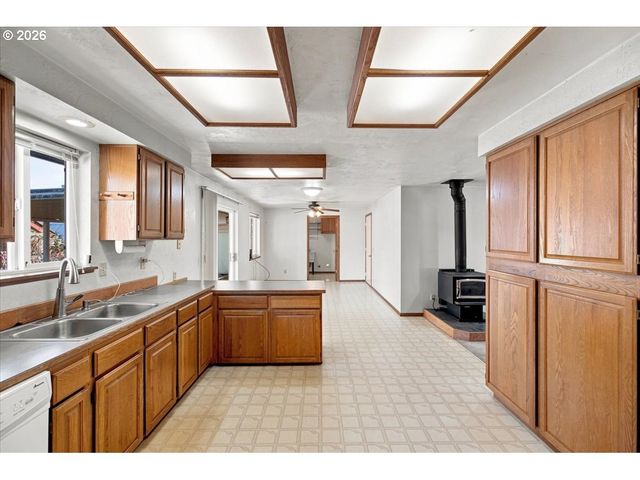 1423 32ND Ave, Albany, OR 97322