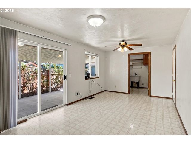 1423 32ND Ave, Albany, OR 97322