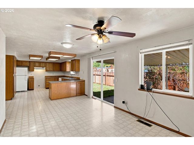 1423 32ND Ave, Albany, OR 97322
