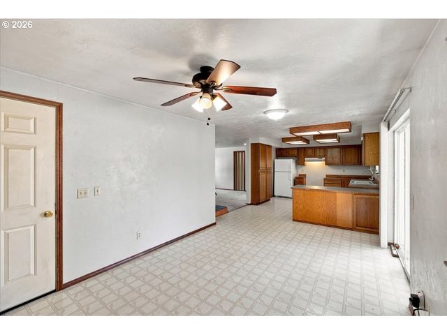 1423 32ND Ave, Albany, OR 97322