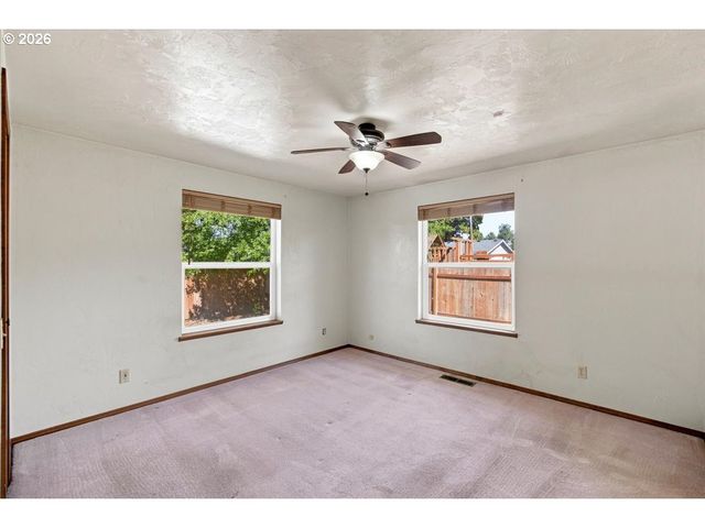 1423 32ND Ave, Albany, OR 97322