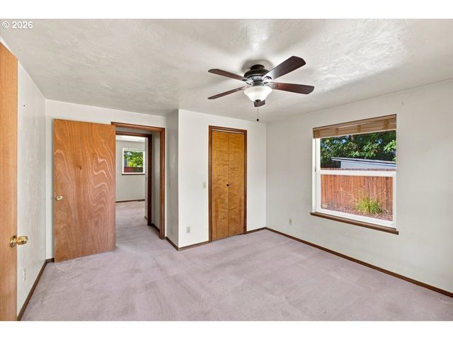1423 32ND Ave, Albany, OR 97322