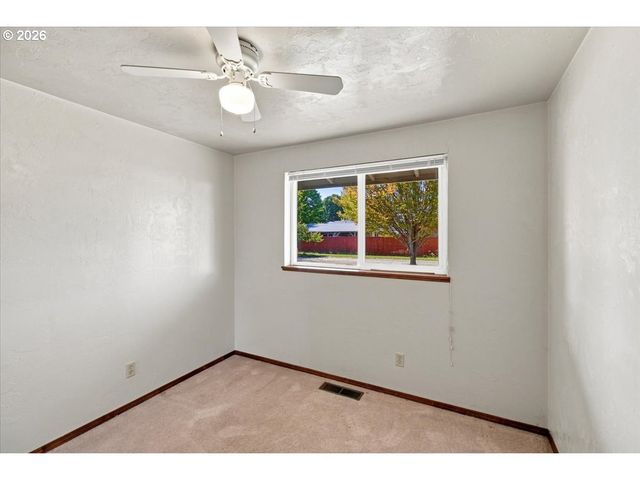 1423 32ND Ave, Albany, OR 97322
