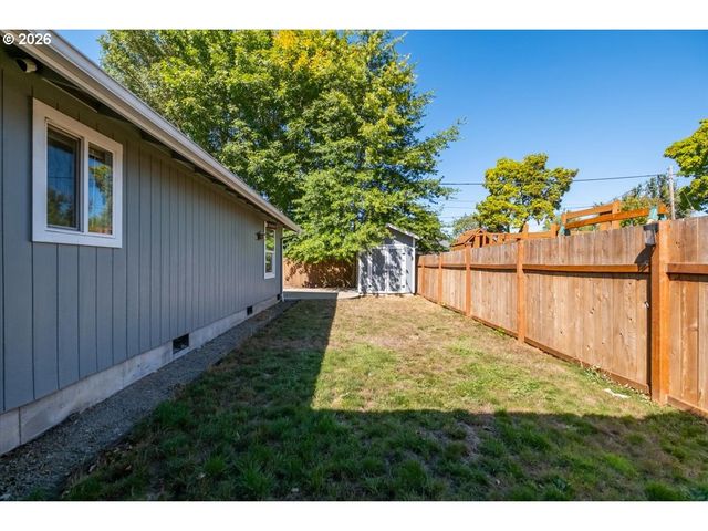 1423 32ND Ave, Albany, OR 97322