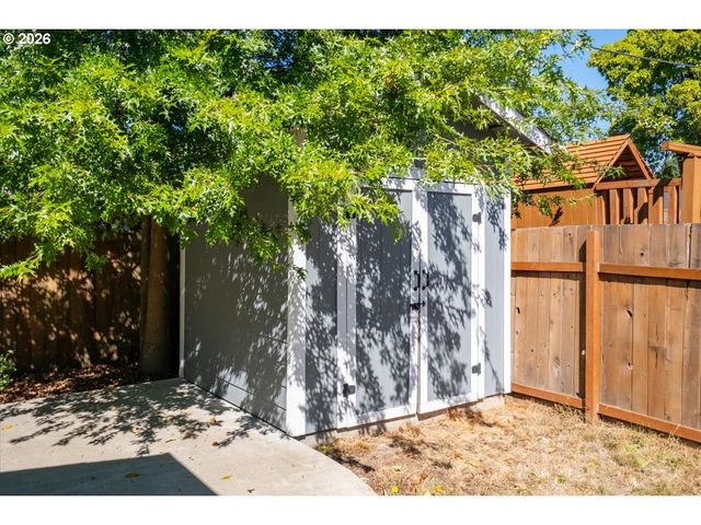 1423 32ND Ave, Albany, OR 97322