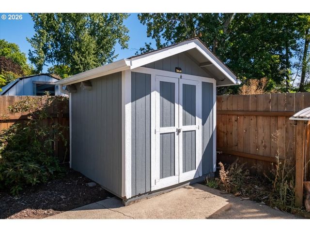 1423 32ND Ave, Albany, OR 97322