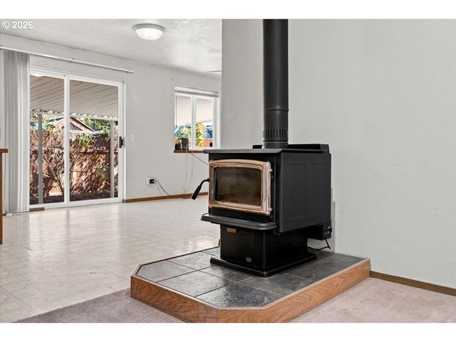1423 32ND Ave, Albany, OR 97322
