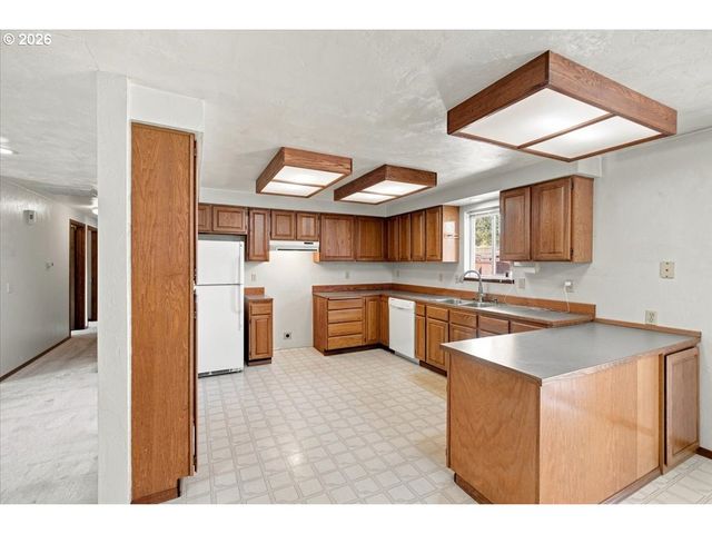 1423 32ND Ave, Albany, OR 97322