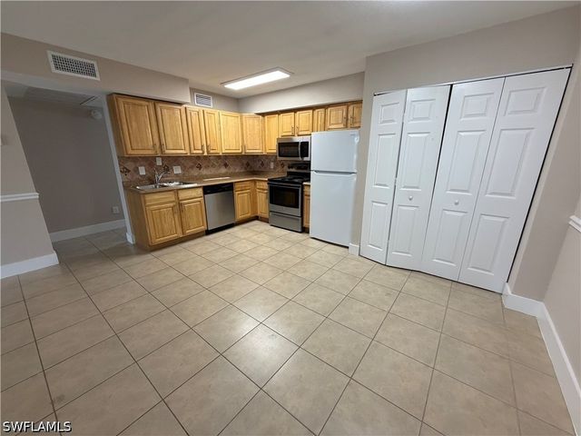 5305 Summerlin RD 502, Fort Myers, FL 33919