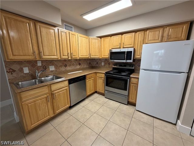 5305 Summerlin RD 502, Fort Myers, FL 33919