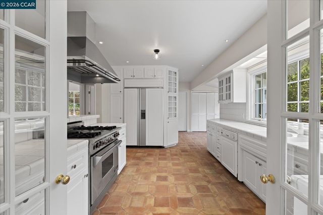 110 Moraga Way, Orinda, CA 94563