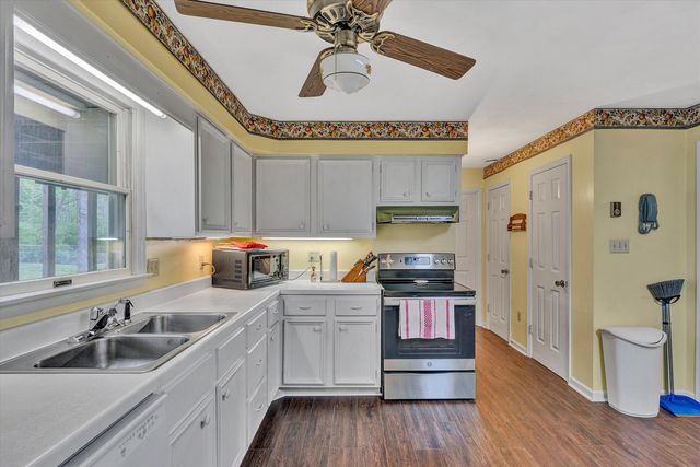 124 Stratford DR, Blue Ridge, VA 24064