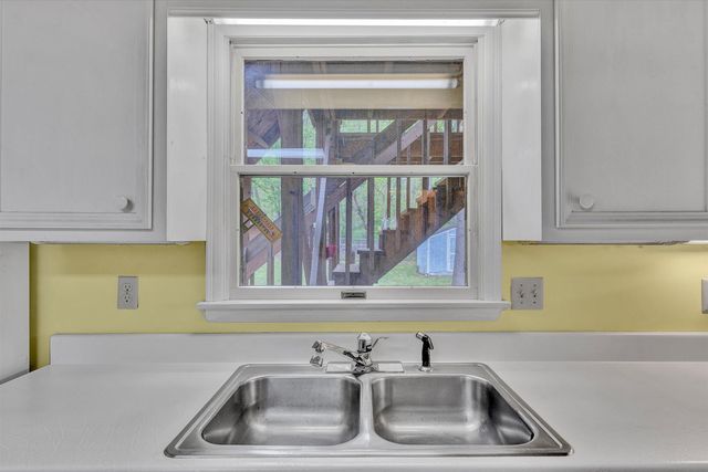 124 Stratford DR, Blue Ridge, VA 24064