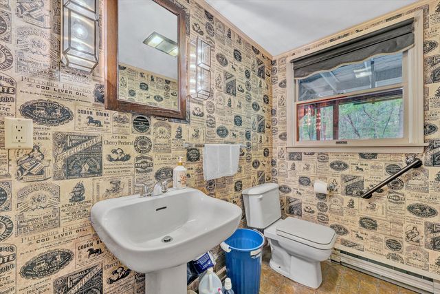 124 Stratford DR, Blue Ridge, VA 24064